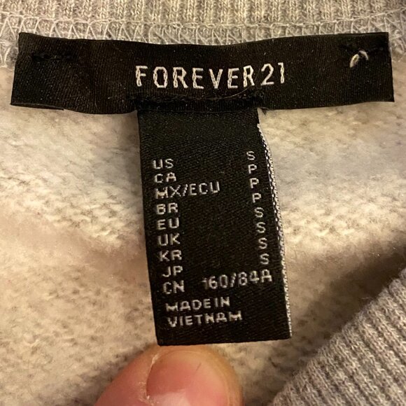 Forever21 Cropped Hoodie Sweatshirt Grey with LIPS  Womens SMALL - Picture 5 of 6